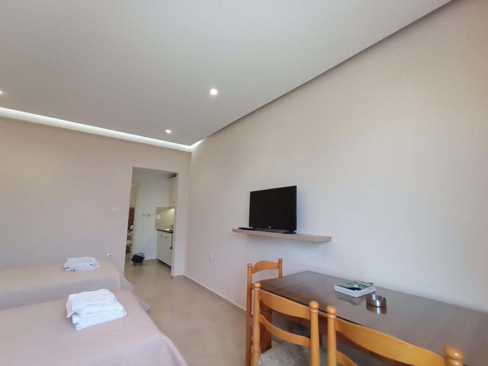 Achilles Apartments Sarandë Esterno foto