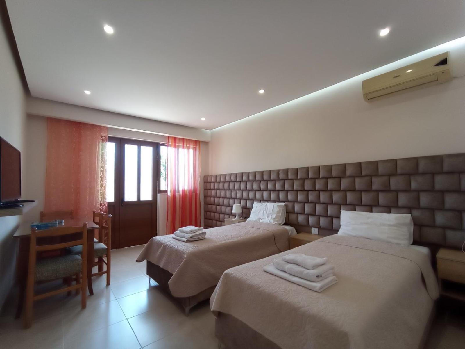Achilles Apartments Sarandë Esterno foto