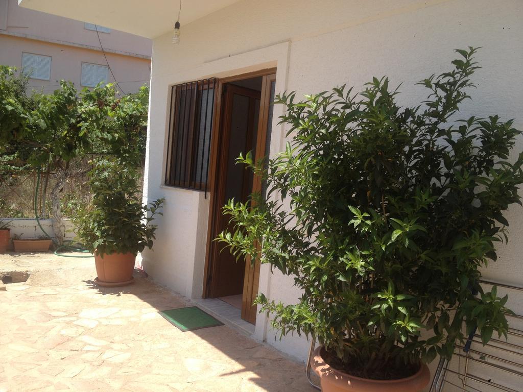 Achilles Apartments Sarandë Esterno foto