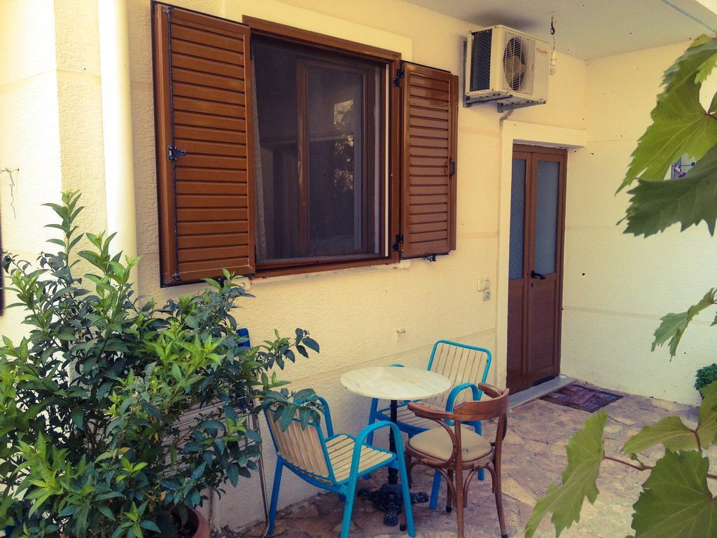 Achilles Apartments Sarandë Esterno foto
