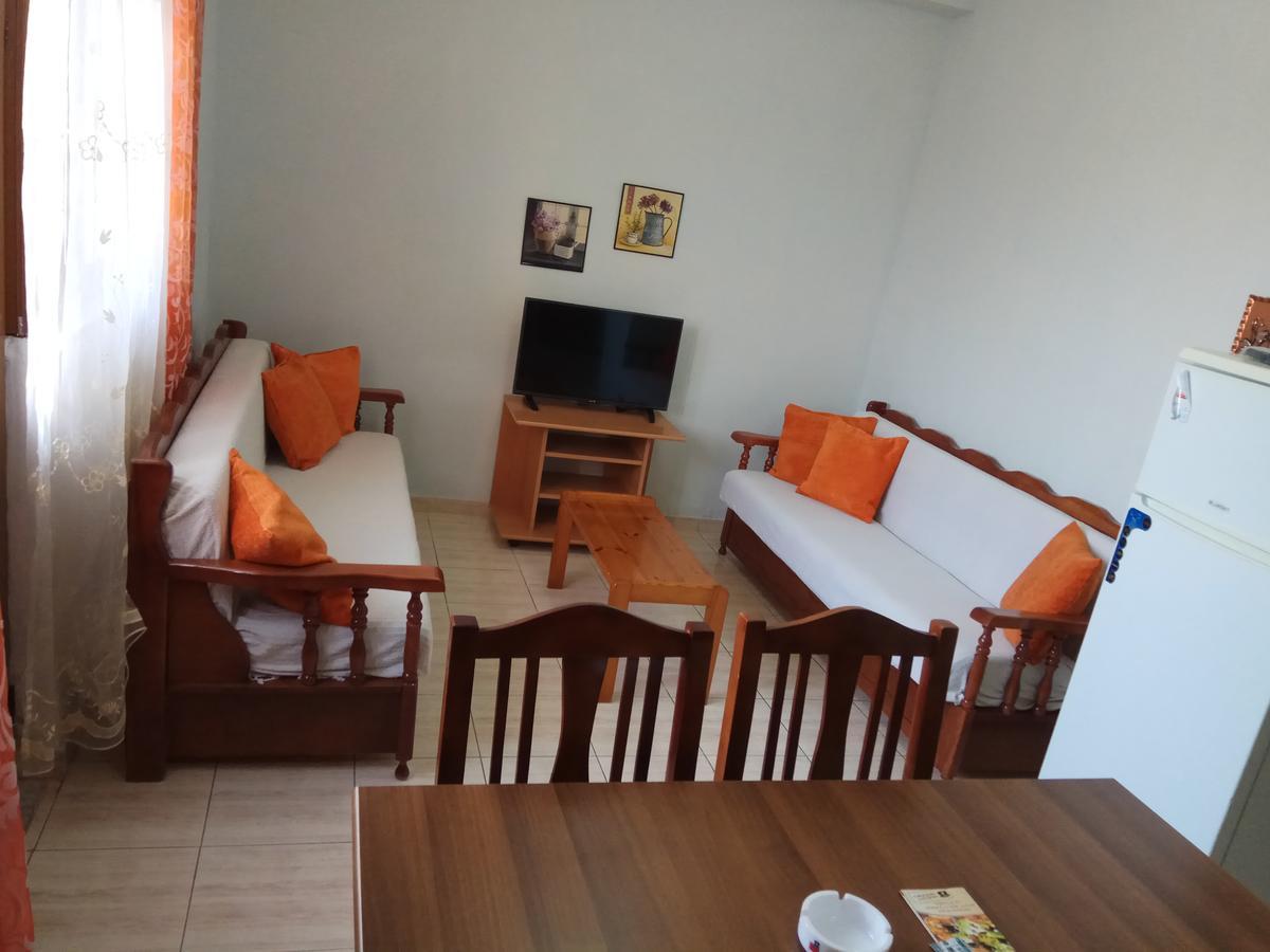 Achilles Apartments Sarandë Esterno foto